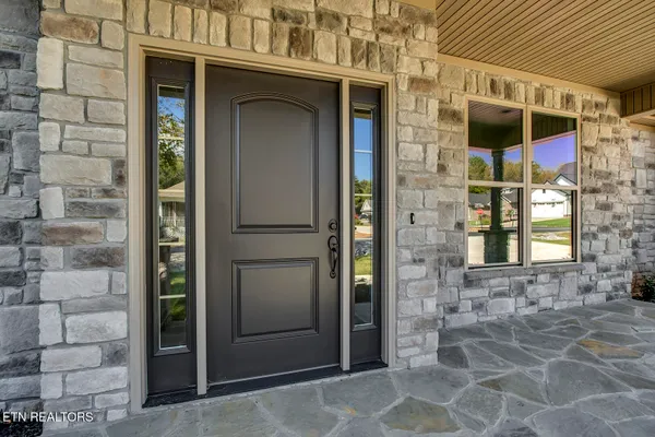 Property Slideshow image 3 of 58 | 172 utsesti way, Loudon, TN, 37774