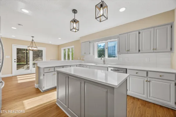 Property Slideshow image 3 of 44 | 146 talah way, Loudon, TN, 37774