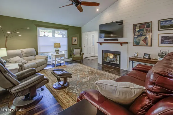 Property Slideshow image 2 of 42 | 203 kawga ln, Loudon, TN, 37774