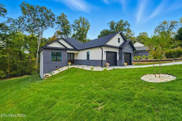 Property Slideshow image 3 of 37 | 237 ootsima way, Loudon, TN, 37774