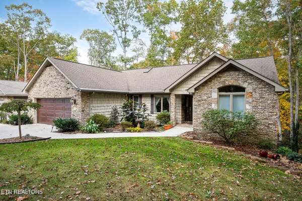 Property Slideshow image 2 of 60 | 122 pineridge loop, Crossville, TN, 38558
