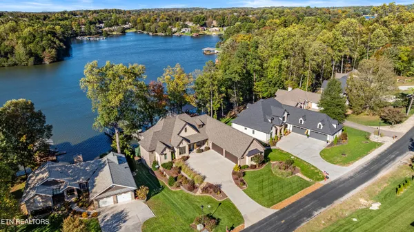 Property Slideshow image 2 of 55 | 114 inagehi way, Loudon, TN, 37774