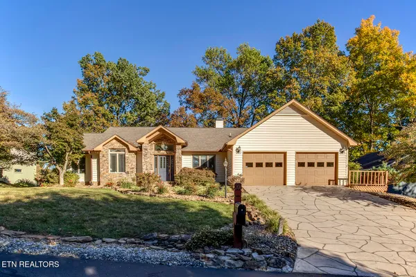 Property Slideshow image 3 of 58 | 206 kiyuga ln, Loudon, TN, 37774