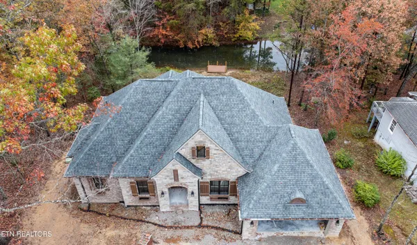 Property Slideshow image 2 of 38 | 135 hedgewood pt, Crossville, TN, 38558