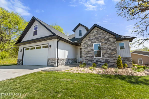 Property Slideshow image 2 of 37 | 141 daleyuhski way, Loudon, TN, 37774