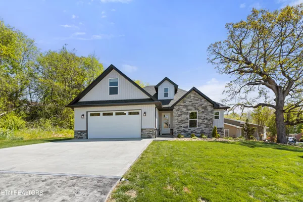 Property Slideshow image 3 of 37 | 141 daleyuhski way, Loudon, TN, 37774