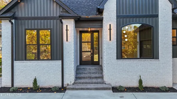 Property Slideshow image 2 of 60 | 176 saligugi way, Loudon, TN, 37774