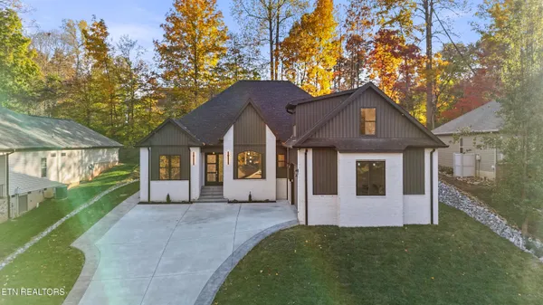 Property Slideshow image 2 of 58 | 176 saligugi way, Loudon, TN, 37774