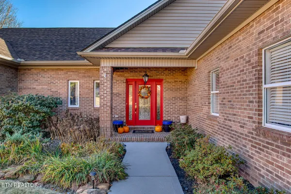 Property Slideshow image 3 of 60 | 130 daleyuhski way, Loudon, TN, 37774