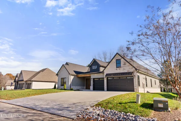 Property Slideshow image 3 of 47 | 180 amohi way, Loudon, TN, 37774