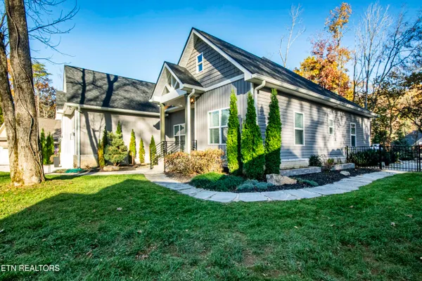 Property Slideshow image 3 of 54 | 511 igoti ln, Loudon, TN, 37774