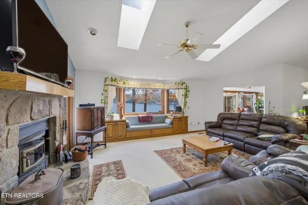 Property Slideshow image 3 of 51 | 140 tawny oak loop, Crossville, TN, 38558