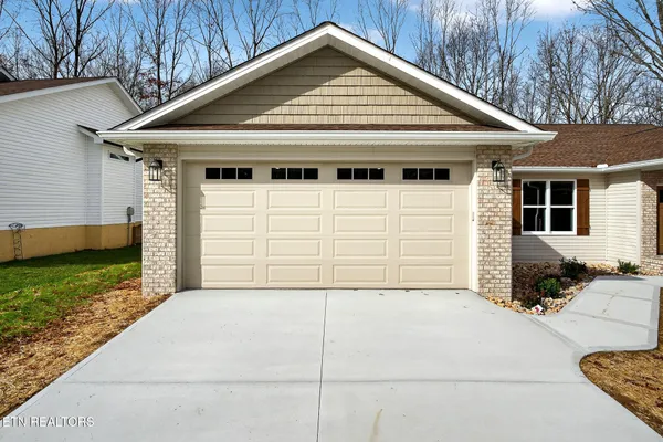 Property Slideshow image 3 of 37 | 164 hawes cir, Crossville, TN, 38558