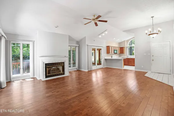 Property Slideshow image 2 of 28 | 312 paoli trce, Loudon, TN, 37774