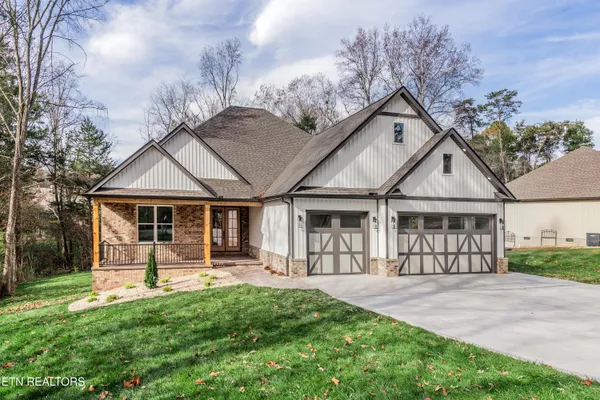 Property Slideshow image 2 of 59 | 211 chatuga way, Loudon, TN, 37774