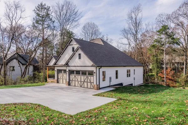 Property Slideshow image 3 of 59 | 211 chatuga way, Loudon, TN, 37774