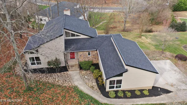 Property Slideshow image 2 of 40 | 140 tuhdegwa way, Loudon, TN, 37774