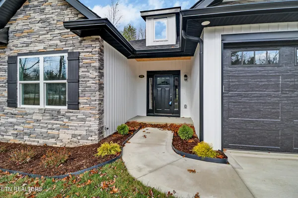 Property Slideshow image 2 of 37 | 141 windsor rd, Crossville, TN, 38558