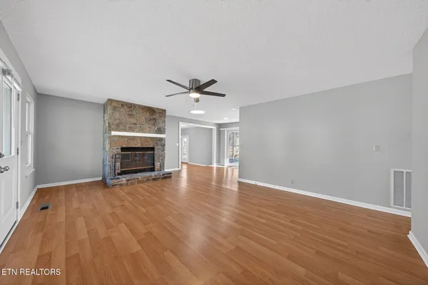 Property Slideshow image 3 of 48 | 153 glenwood dr, Crossville, TN, 38558