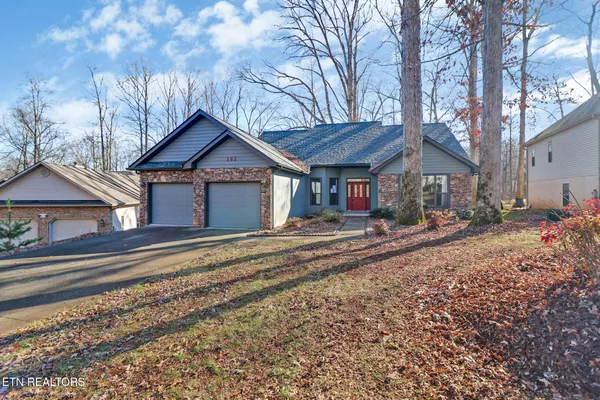 Property Slideshow image 2 of 55 | 121 inata cir, Loudon, TN, 37774