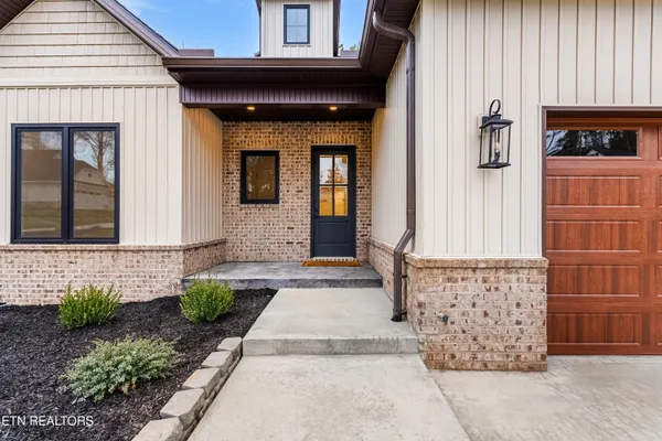 Property Slideshow image 2 of 45 | 212 cheeyo trce, Loudon, TN, 37774