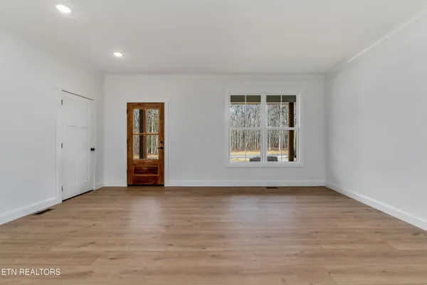 Property Slideshow image 3 of 33 | 402 saint george dr, Crossville, TN, 38558