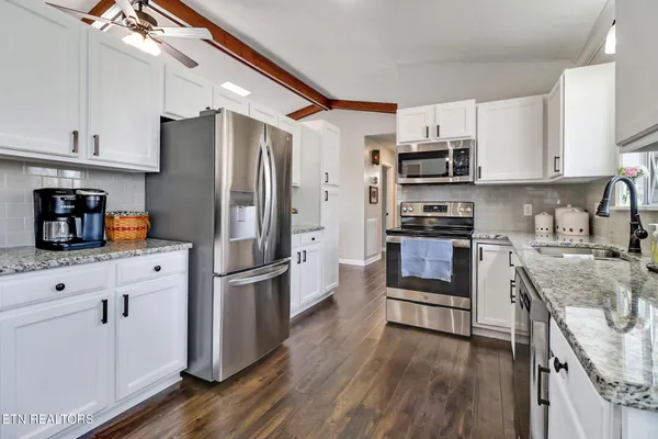 Property Slideshow image 3 of 38 | 131 berkshire loop, Crossville, TN, 38558