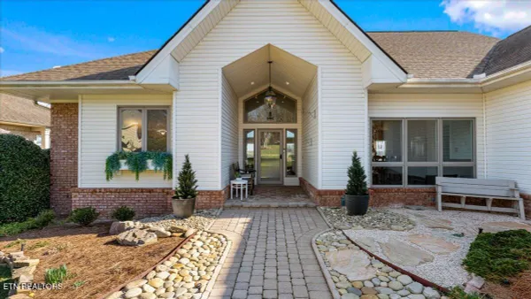 Property Slideshow image 2 of 63 | 219 tuhdegwa ln, Loudon, TN, 37774