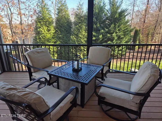 Property Slideshow image 2 of 24 | 204 seminole cir, Loudon, TN, 37774