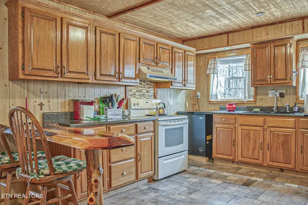 Property Slideshow image 2 of 27 | 214 monticello loop, Crossville, TN, 38558