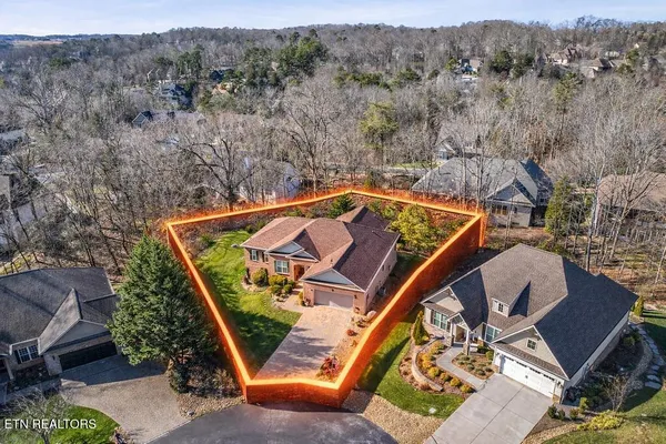 Property Slideshow image 2 of 57 | 208 okema trce, Loudon, TN, 37774