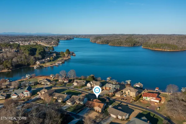 Property Slideshow image 2 of 31 | 309 chuniloti cir, Loudon, TN, 37774