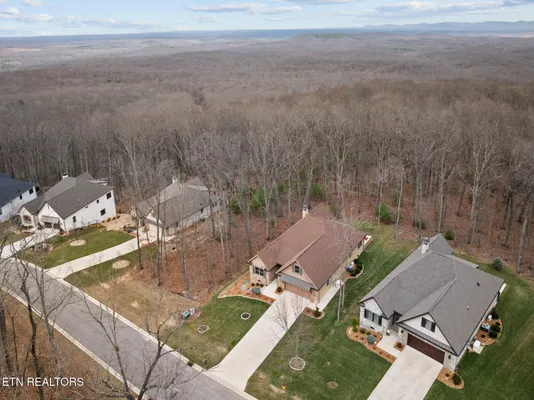 Property Slideshow image 2 of 59 | 51 oak leaf cir, Crossville, TN, 38558