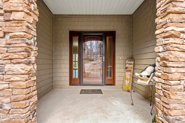 Property Slideshow image 2 of 36 | 112 gadusi cir, Loudon, TN, 37774