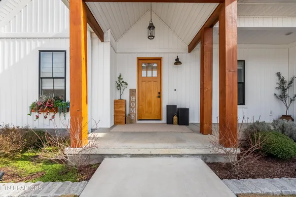 Property Slideshow image 3 of 56 | 136 pocola way, Loudon, TN, 37774