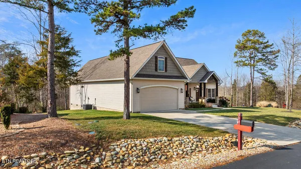 Property Slideshow image 2 of 38 | 304 elokwa ln, Loudon, TN, 37774