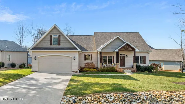 Property Slideshow image 2 of 38 | 304 elokwa ln, Loudon, TN, 37774