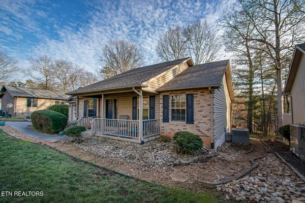 Property Slideshow image 3 of 51 | 333 oostanali cir, Loudon, TN, 37774