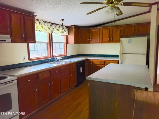 Property Slideshow image 2 of 29 | 22 prestonwood ct, Crossville, TN, 38558