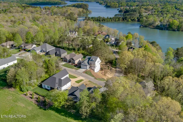 Property Slideshow image 2 of 56 | 168 amohi way, Loudon, TN, 37774