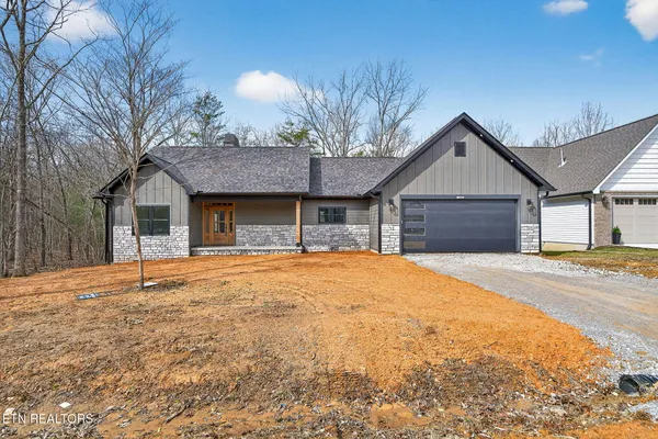 Property Slideshow image 2 of 37 | 154 hawes cir, Crossville, TN, 38558