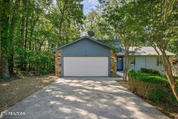 Property Slideshow image 2 of 46 | 334 lakeview dr, Crossville, TN, 38558