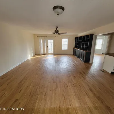 Property Slideshow image 3 of 22 | 318 lakeview dr, Crossville, TN, 38558