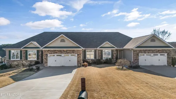 Property Slideshow image 2 of 58 | 302 chota landing trce, Loudon, TN, 37774