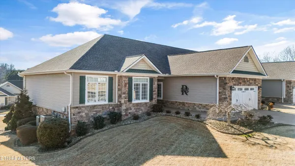 Property Slideshow image 3 of 58 | 302 chota landing trce, Loudon, TN, 37774