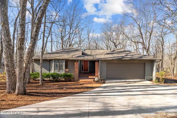 Property Slideshow image 2 of 44 | 142 rolling green dr, Crossville, TN, 38558