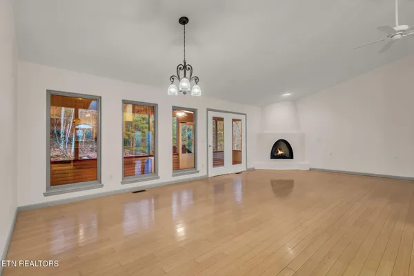 Property Slideshow image 3 of 48 | 31 byron ln, Crossville, TN, 38558