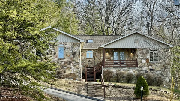 Property Slideshow image 2 of 49 | 31 byron ln, Crossville, TN, 38558