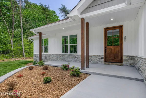 Property Slideshow image 2 of 33 | 386 st george dr, Fairfield Glade, TN, 38558