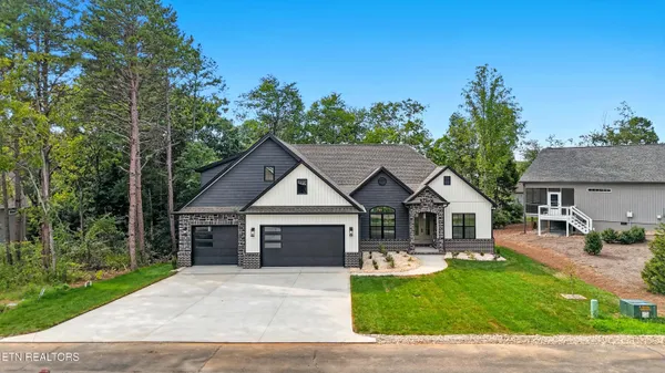 Property Slideshow image 2 of 49 | 155 elokwa way, Loudon, TN, 37774